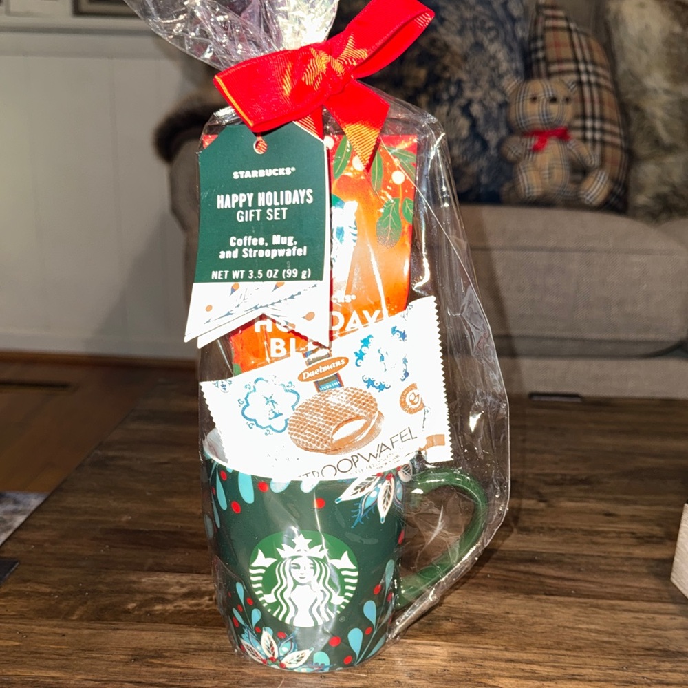 NWT Starbucks Happy Holidays Christmas Coffee Mug Gift Set 2020 GRN/BLU/RD
